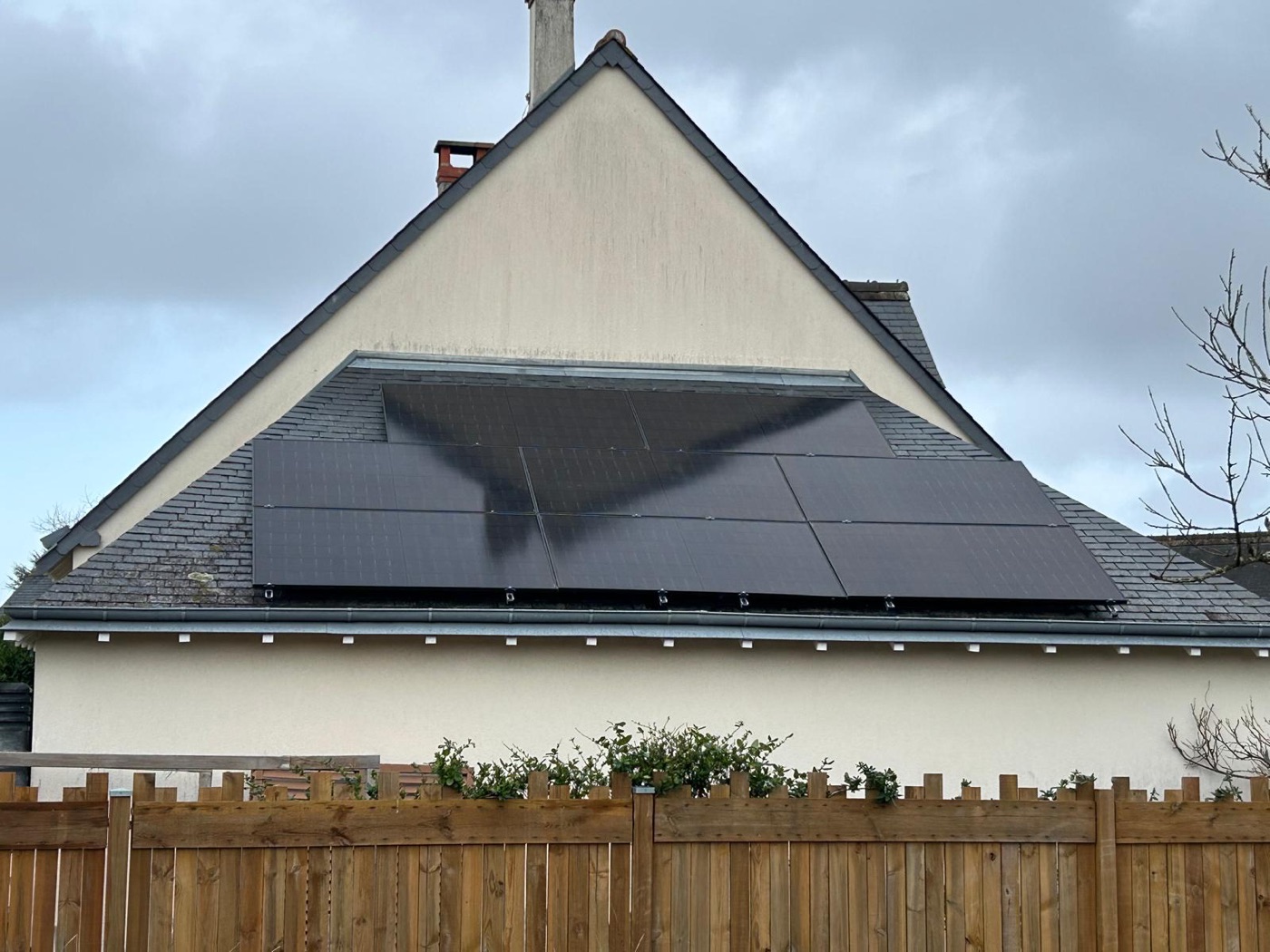 Centrale photovoltaïque sur toiture installée par BâtiBlue